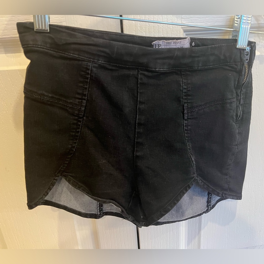 Free People W 26 Black Shorts